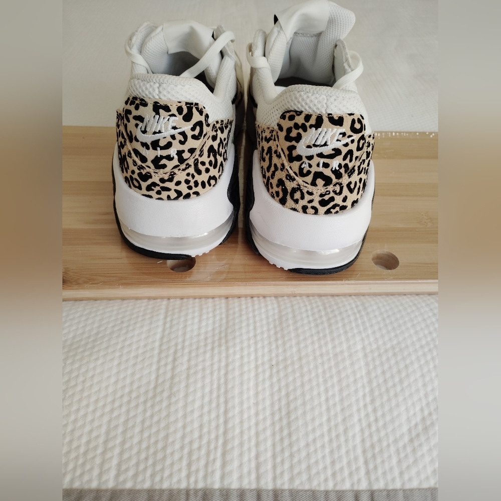 Woman's Fashion Sneakers Nike Air Max Excee Sneaker Size 11. - Picture 4 of 7